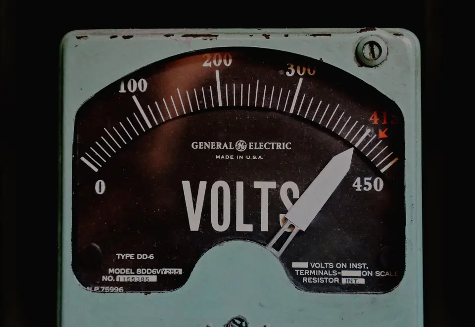 Vintage General Electric voltmeter